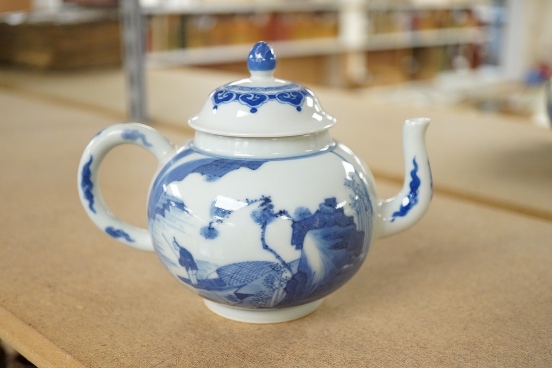 A Chinese blue and white teapot, 16cm wide